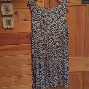 NWOT B+W Rose Print Sleeveless Dress